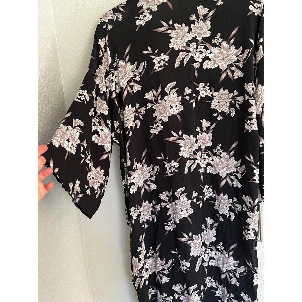 Spiritual Gangster Black White Floral Kimono Robe OS Tie Front Rayon Pockets - Picture 6 of 7